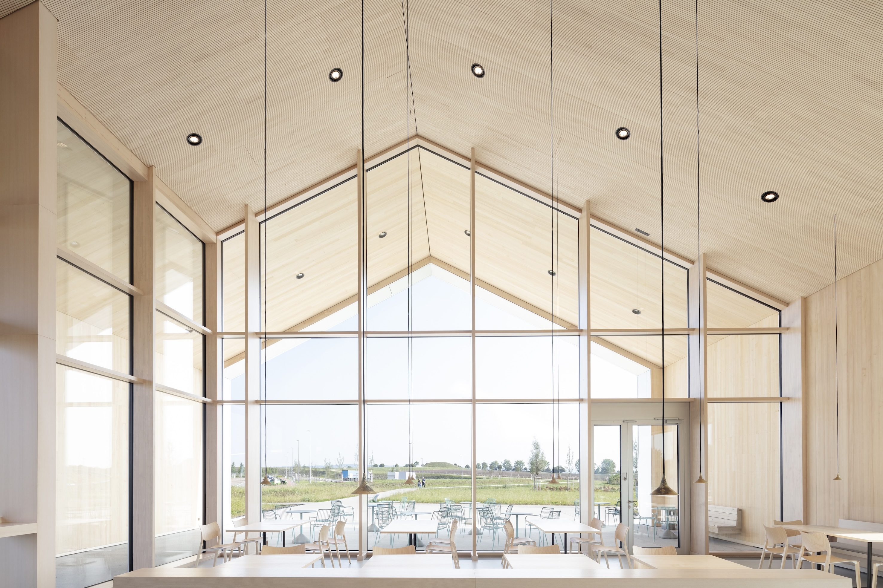 Des panneaux acoustiques Lignotrend pour une station-service et une ...