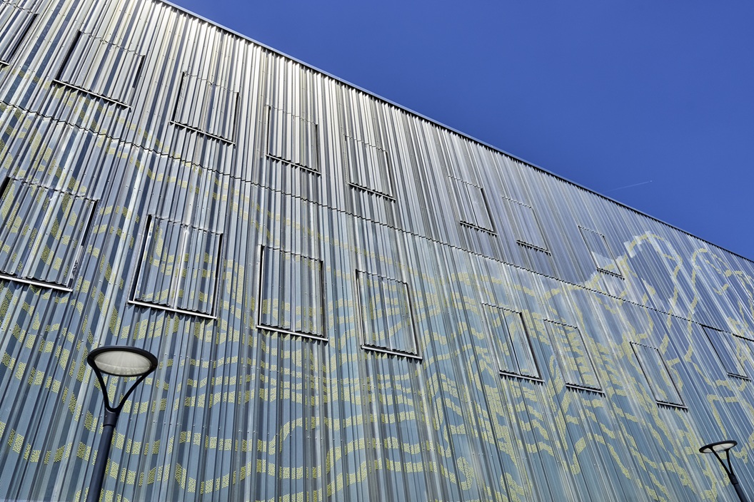 © EHRET -Les protections solaires deviennent un véritable composant du langage architectural, capable d’associer performance, personnalisation et expression artistique dans une même enveloppe