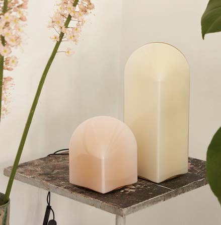 La collection de lampes à poser Parade créée par Viola Heyn-Johnsen et Jonas Trampedach avec la maison Hay