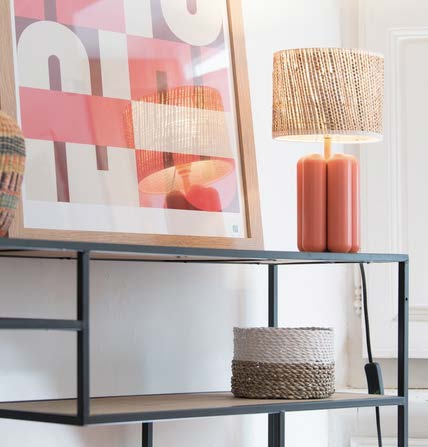 la petite lampe à poser Charlotte imaginée par le studio Cosin pour la maison Française Cosin