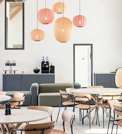 best-seller de la maison Made By hand, la suspension Knit-Wit ronde en corail