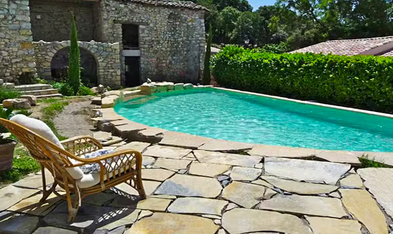 pierre naturelle pour votre piscine