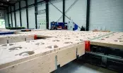 Chaîne industrielle produisant des murs à ossature bois isolés en paille à Reugny, Allier