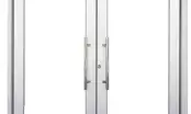 Porte d'entrée en aluminium conçue pour usage intensif dans bâtiments publics ou tertiaires