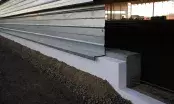 Panneaux isolants en polystyrène expansé graphité sur un chantier de construction moderne