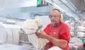 Lavettes textiles réutilisables en atelier industriel pour le nettoyage des équipements