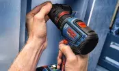 Perceuse-visseuse Bosch Flexiclick avec plusieurs têtes interchangeables et batterie 18V.