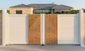 Portail autoportant en aluminium installé sur terrain sans rail au sol, prêt pour motorisation.