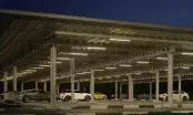 Luminaire LED étanche Resisto installé dans un parking souterrain moderne et bien éclairé