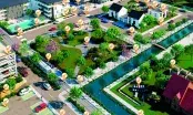 Rendu 3D aérien d'un quartier avec voirie, parc, canal et parking, ponctué de pastilles orange de repérage produits