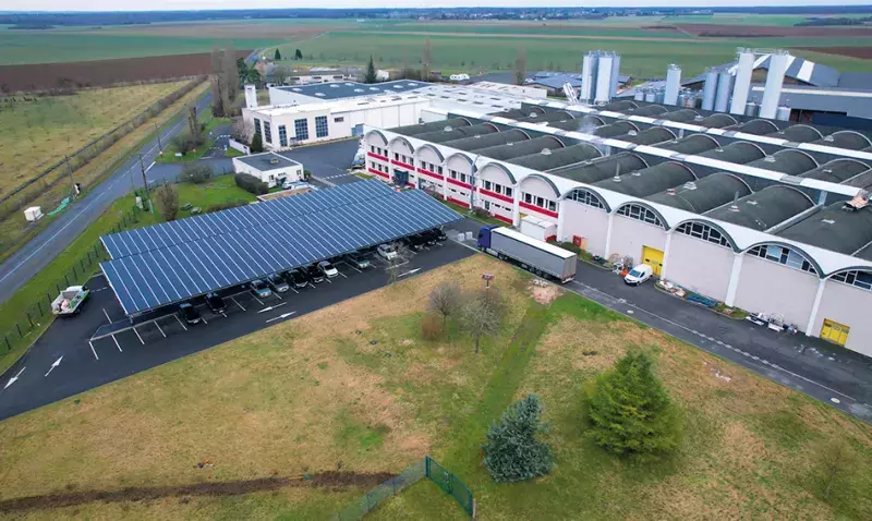 Usine Beissier équipée de panneaux solaires, cuve de récupération d’eau et espaces végétalisés