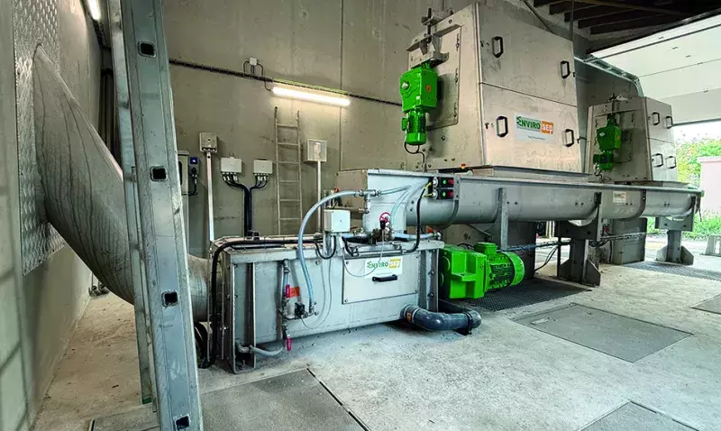 Équipements industriels Envirosep pour le prétraitement des eaux usées et la gestion des boues.