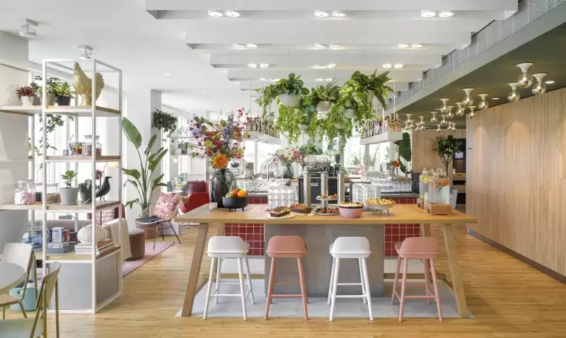 Des panneaux en bois véritable LIGNO® Acoustique à l'hôtel Zoku Paris