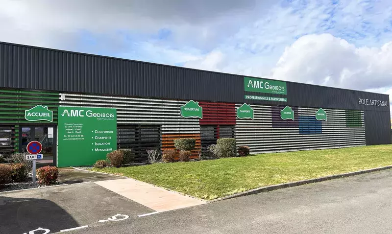 Point de vente Drouaire Bois à Chelles avec entrepôt bois et équipe sur le site