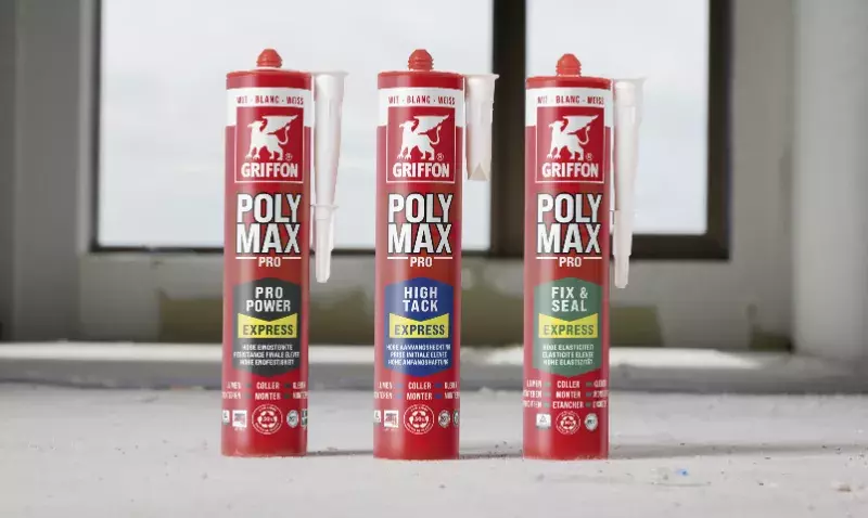 Cartouches Poly Max au nouveau packaging rouge, facilement identifiables sur un chantier