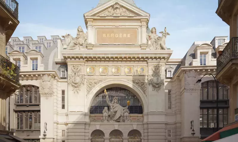 Vue générale du chantier de restauration de l’îlot Bergère dans le 9e arrondissement de Paris