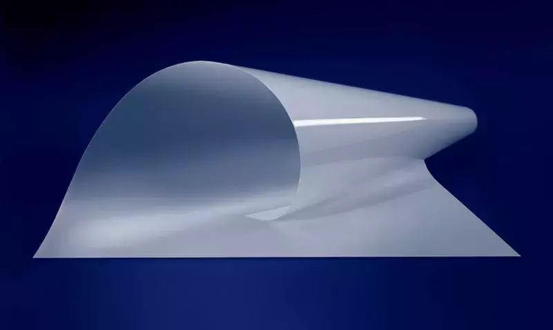Les films adhésifs MOWITAL® de Kuraray se transforment aisément à des températures de 160 °C ou inférieures et présentent l’avantage d’être séparables par voie thermique, facilitant ainsi leur recyclage.