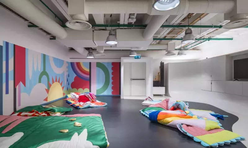 Les luminaires classés au patrimoine historique de l'atelier des enfants passent à la technologie LED