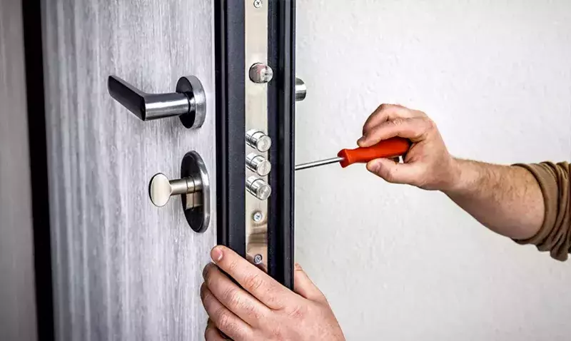 Comment fonctionne une serrure de porte ?