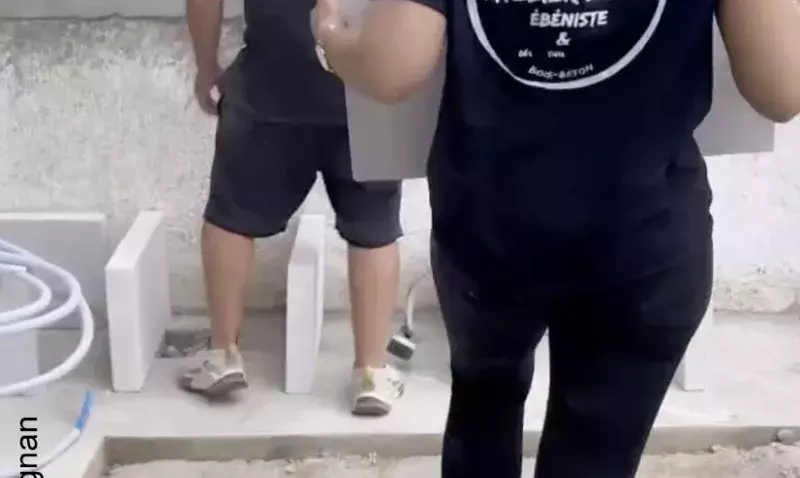 Exemple de cloison et mobilier sur mesure en béton cellulaire SIPOREX dans un intérieur moderne