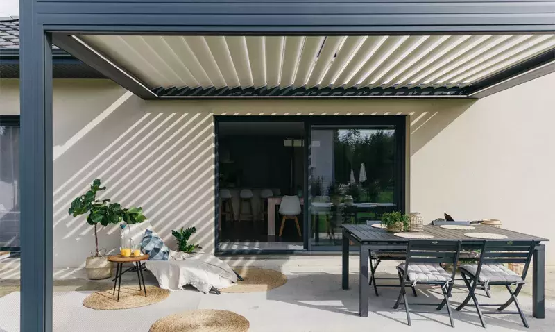 Terrasse connectée : Somfy transforme l’extérieur en havre de confort