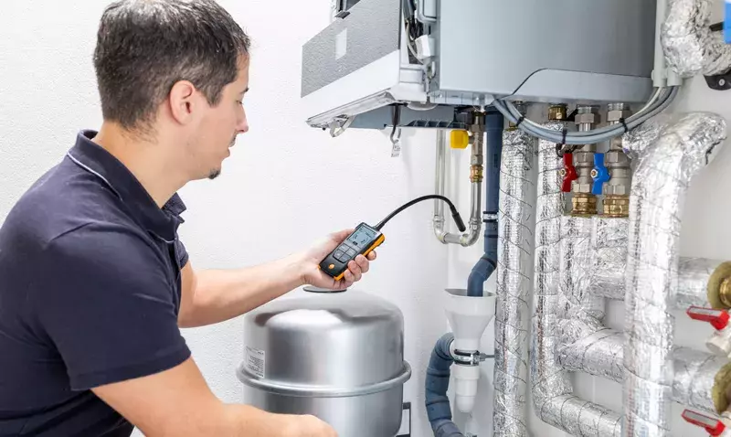 Détecteurs de fuites Testo pour les gaz inflammables et les fluides frigorigènes des installations