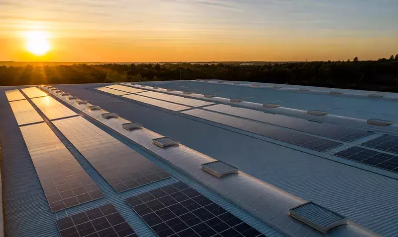 Toiture solaire pour bâtiment induftriel